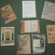 Postkartenset zur Displaced Persons-Literatur der Staatsbibliothek zu Berlin